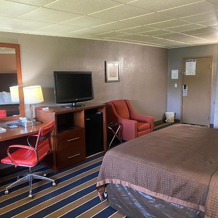 Economy Inn North Randall Εξωτερικό φωτογραφία