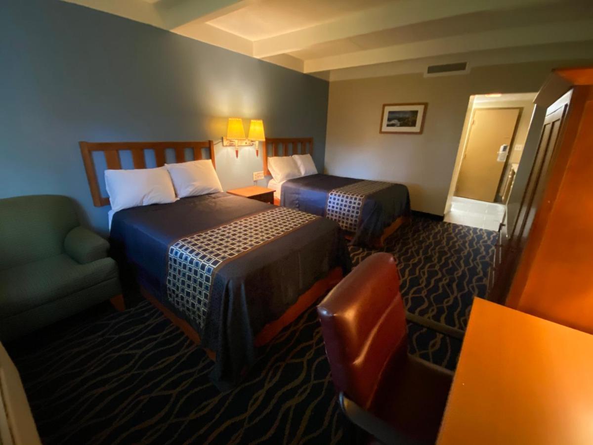 Economy Inn North Randall Εξωτερικό φωτογραφία