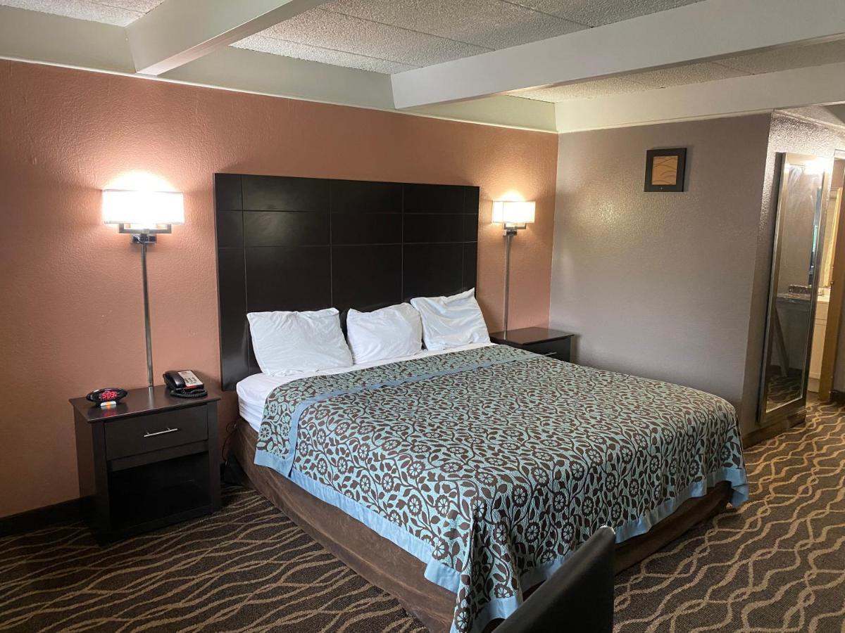 Economy Inn North Randall Εξωτερικό φωτογραφία