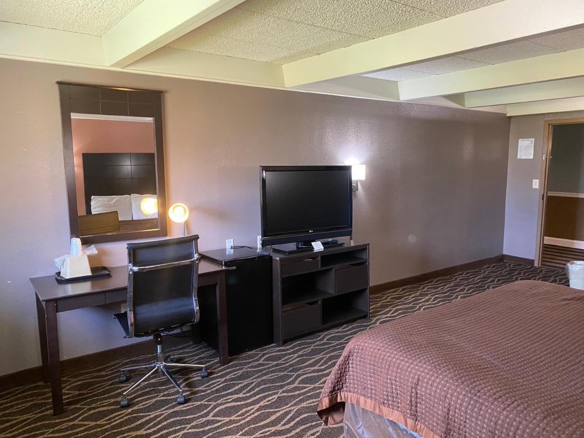 Economy Inn North Randall Εξωτερικό φωτογραφία