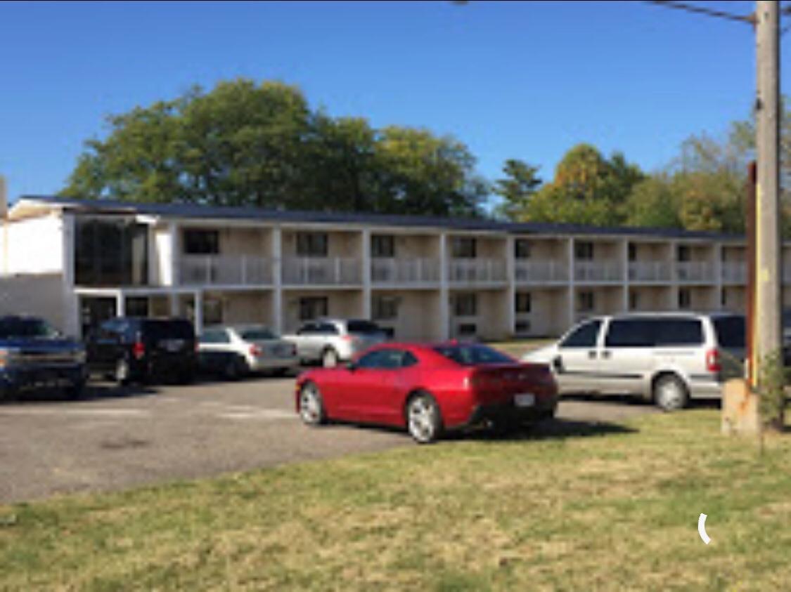 Economy Inn North Randall Εξωτερικό φωτογραφία