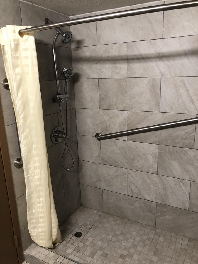 Economy Inn North Randall Εξωτερικό φωτογραφία
