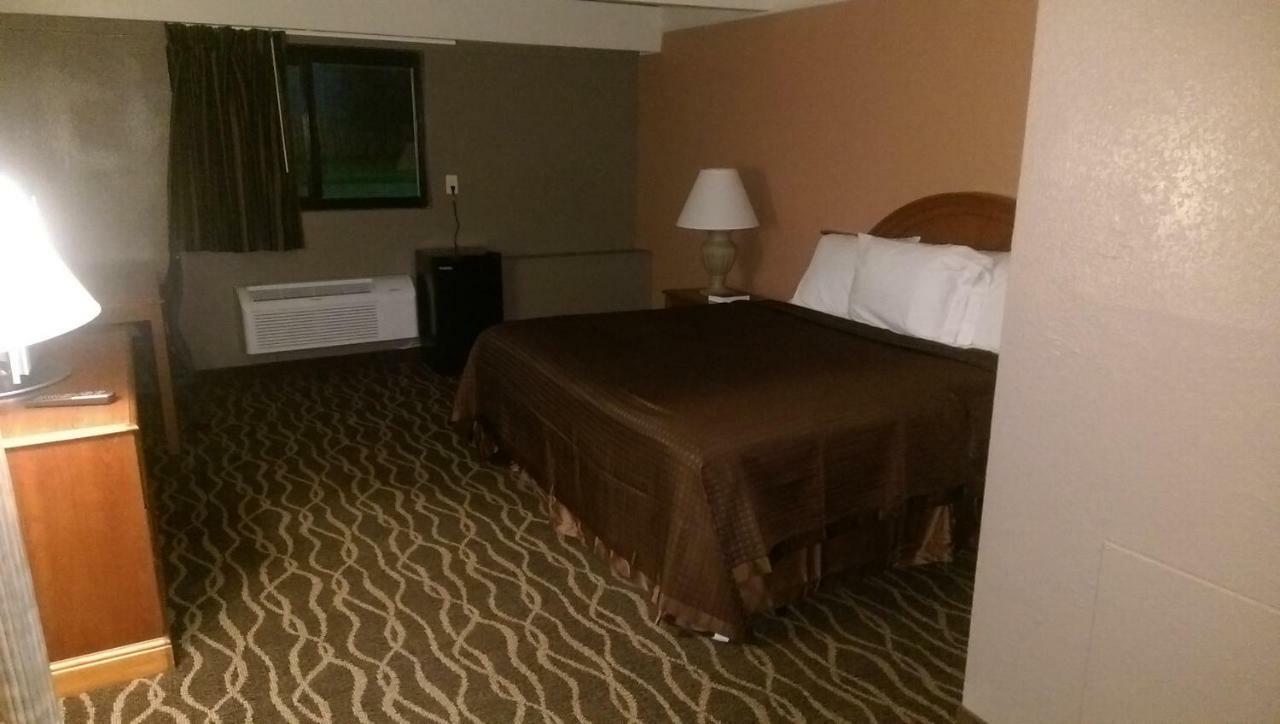 Economy Inn North Randall Εξωτερικό φωτογραφία